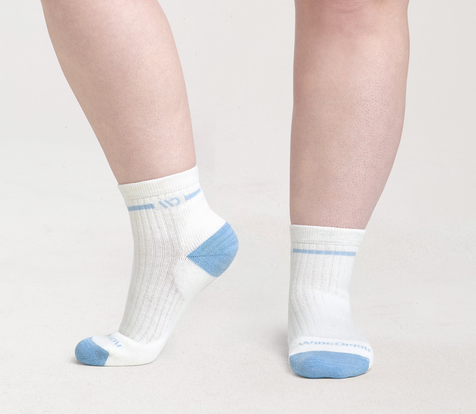 Wide Open Single Cushioned Quarter Socks Women's